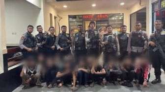 Konvoi Cari Lawan Tawuran Sambil Tenteng Sajam, 12 Remaja di Cengkareng Ditangkap Polisi