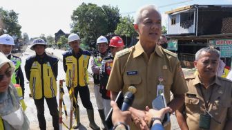 Truk ODOL Jadi Biang Kerok Terjadinya Jalan Rusak, Ganjar Bakal Siapkan Alat Timbang Portable