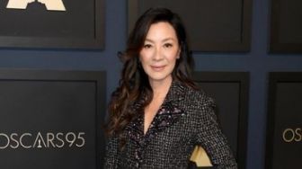 Michelle Yeoh Cetak Sejarah di Piala Oscar 2023 Berkat Film Everything Everywhere All at Once