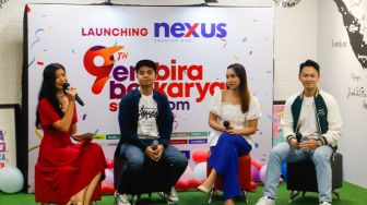Head of Growth Suara.com Dimas Sagita (kedua kiri), Nexus Talent Cinthia Karani (kedua kanan), dan Content Creator Felix Alexander (kanan) memberikan paparan saat peluncuran Nexus Creative Hub di Kantor Suara.com di Kuningan, Jakarta, Senin (13/3/2023). [Suara.com/Alfian Winanto]