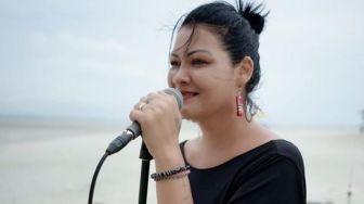 Selalu Peduli Rakyat Kecil, Melanie Subono Diminta Lucky Hakim untuk Nyaleg