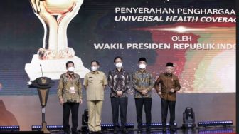 Wapres Ma'ruf Amin Berikan Penghargaan kepada Pemda Berstatus Universal Health Coverage