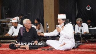 Viral Ajaran Cak Nun yang Membekas: Dari 'Slilit Sang Kiai', Sampai Doa Jangan To The Point