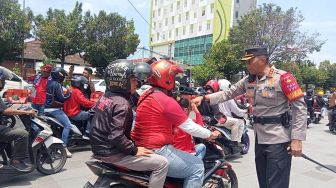 Ribuan Suporter Persis Solo Berangkat ke Sleman dari Plasa Manahan, Kapolresta: Jaga Nama Baik Solo