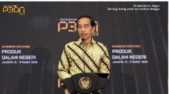'Dipikir Saya Gak Tahu!' Jokowi Singgung Ada yang Coba Ganti Kulit Tapi Barangnya Tetap Impor