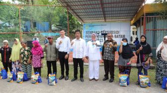 Kepala BP Batam Distribusikan 7.200 Paket Sembako di Kecamatan Batuampar