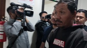 Pakai Jaket Marvel, Pembunuh Jukir di Pasar Tasik Hanya Menunduk saat Digelandang Polisi