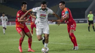 Jelang Lawan Dewa United, Jihad Ayoub Kirim Psy War ke Majed Osman: Doa Saya Dia Kalah