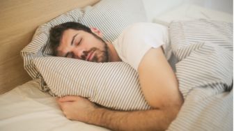 Jangan Dibiasakan! Ini 5 Bahaya Mengintai Akibat Langsung Tidur Pasca Sahur