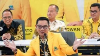 7 Fakta Guru Honorer Dipecat Usai Kritik Ridwan Kamil, Gegara Sebut 'Maneh'?