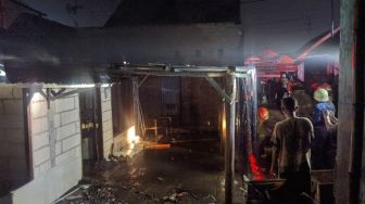 Diduga Lupa Matikan Kompor, Satu Rumah di Sambiroto Ludes Terbakar