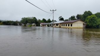 Intensitas Hujan Tinggi, Desa Sempurna Ketapang Direndam Banjir hingga 2 Meter