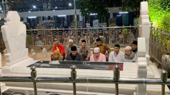 Awali Nyadran, Gubernur Ganjar dan Istri ke Makam Sunan Ampel di Surabaya