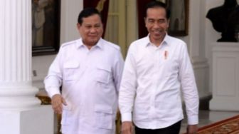 Jokowi 'Gandeng' Prabowo Kemana-mana, Kode Promosi Capres Baru?