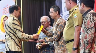 Penjabat (Pj.) Gubernur DKI Jakarta Heru Budi Terima Penghargaan P3DN 2023 dari Presiden Jokowi