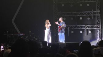 Duet Maut Johnny Stimson dan Gisella Anastasia di Panggung Jakarta Concert Week 2023