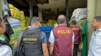 Polisi Gerebek Gudang Pakaian Bekas Impor di Pasar Senen dan Bekasi, 7.113 Balpres Disita