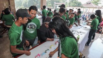 Gelar Bazar Oli hingga Sembako Murah di Cirebon, Kajol Indonesia Solider Bantu Rekan se-Profesi