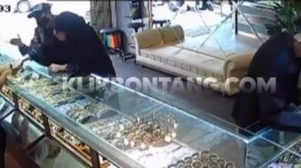 Modus Belanja, Perempuan Bercadar Colong Emas Puluhan Juta di Bontang