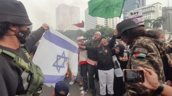 Tolak Kedatangan Timnas Israel dalam Gelaran Piala Dunia U-20, Massa Aksi PA 212 Bakar Bendera Bintang Daud