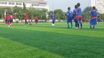 Begini Aktivitas FC Bekasi City Saat Kompetisi Tak Jalan, Bagi-bagi Bola kepada SSB