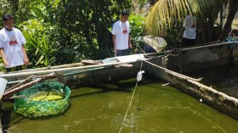 OMG Kaltim Bawa Bantuan untuk Peternak Ikan Keramba Kutai Kertanegara