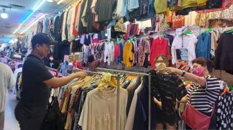 Sttsss..! Jokowi Bakal Keluarkan Perpres Larangan Thrifting Pakaian Bekas Impor