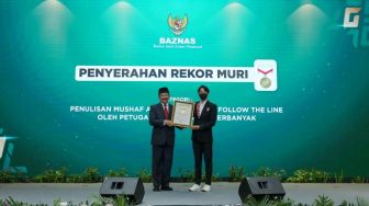 Jelang Ramadan, BAZNAS Raih Rekor MURI Penulisan Al-Qur'an oleh 1.000 Amil