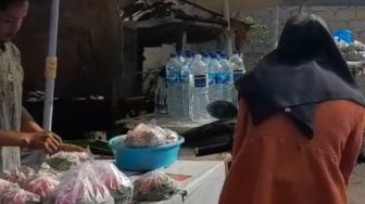 Ribuan Peziarah Padati Pemakaman Batam, Penjual Bunga dan Tukang Parkir Banjir Rezeki