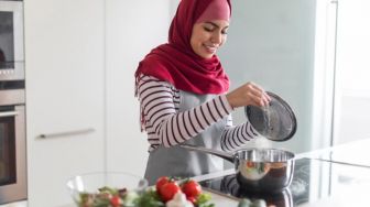 Mencicipi Makanan Saat Masak Apakah Membatalkan Puasa? Ini Fatwanya Menurut Hukum Islam