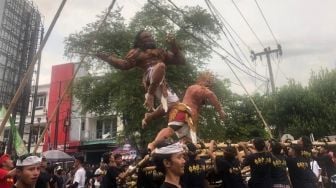 Pawai Ogoh-ogoh Kembali Digelar di Mataram, Umat Hindu Tunjukkan Karya Terbaik