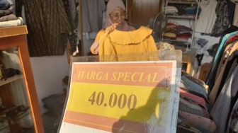 Keluh Pedagang Thrifting di Bekasi: Jangan Cuma Larang, Kasih Kami Solusi!