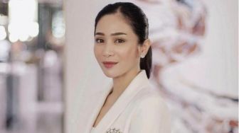 Pakai Daster dan 'Naik' Private Jet, Bunga Zainal Dituding Bikin Konten Nyindir Sandra Dewi