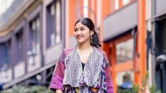 Erina Gudono 'Flexing' Pakai Baju Tenun Lombok Untuk Dibawa ke Paris Fashion Week, Harganya Fantastis?