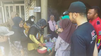 Kembangkan Potensi UMKM, GMC Kalteng Latih Masyarakat Membuat Kue Curos