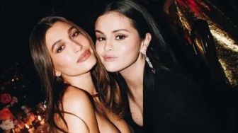 Diancam akan Dibunuh, Hailey Bieber Ngadu ke Selena Gomez