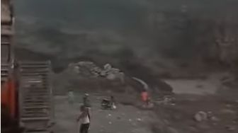 Banjir Lahar Dingin Semeru Terjang Tol Cikali, Jalur Lumajang-Malang Sementara Ditutup