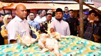 Gubernur Sulsel Andi Sudirman Pantau Stok dan Harga Bahan Pokok di Pasar Terong