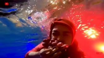 Sahur di Dalam Air, Konten Ria Ricis Makan Sambil Berenang Tuai Komentar Pedas: Apa Tidak Pikir Panjang?
