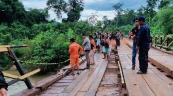Truk Fuso Nyemplung di Sungai Lamandau, Sopir Belum Ditemukan