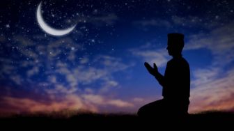 Amalan Nuzulul Quran Sholat Tahajud, Begini Panduan Lengkapnya dari Niat hingga Bacaan Doa Setelahnya