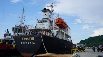 Kapal MT Kristin Bersandar di Pelabuhan PDS Lombok