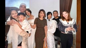 5 Momen Syukuran Rumah Baru Fuji, Dihadiri Banyak Artis dan Selebgram