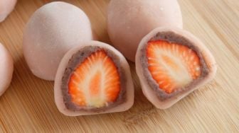 Viral! Resep Ichigo Daifuku, Mochi Isi Pasta Kacang dan Stroberi