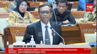 'Saya Ndak Mau!' Mahfud MD Ogah Diinterupsi Saat Jelaskan Soal Rp 349 Triliun di Komisi III DPR