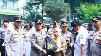 Ribuan Paket Sembako dari Kapolri Disebar ke Masyarakat