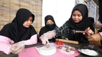 Tekuni Bisnis Kuliner, Perempuan Milenial di Yogyakarta Gelar Workshop Pembuatan Ichigo Daifuku Mochi