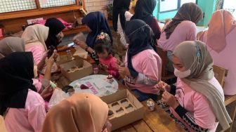 Asah Skil, Para Milenial di Palembang Ikuti Pelatihan Hias Cupcake