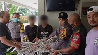 3 Sekawan Kepergok Polisi Asyik Nyolong Kabel Dan Pipa AC Di Rumah Kosong Kebon Jeruk