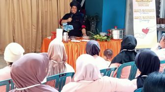 Ciptakan Ide untuk Berjualan di Bulan Puasa, Ibu-ibu di Jambi Ikuti Cooking Class